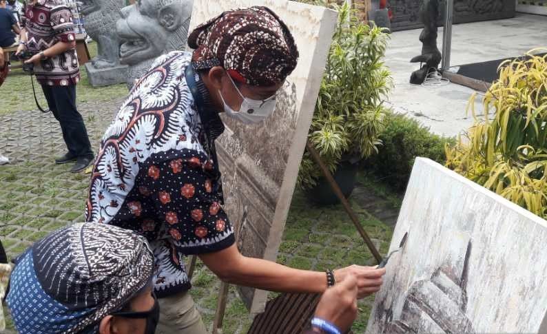 podiumnews.com-Menparekraf Minta Masyarakat Bali Patuh Prokes untuk Kesiapan Wisata